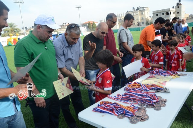 كفرقاسم – فيديو: قسم الشبيبة في نادي الوحدة يحتفل بانتهاء الموسك الرياضي في اجواء كرنفالية 